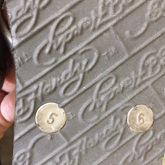 Ed Hardy flip flops ( sz 5/6) - Picture 13 of 13